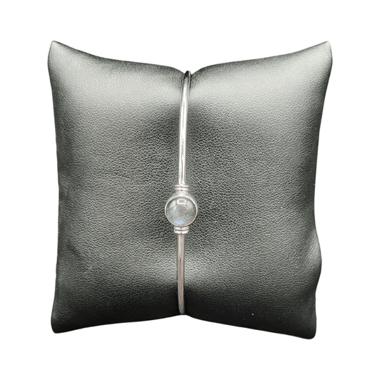 Close up of the front of this Labradorite gemstone cuff bracelet