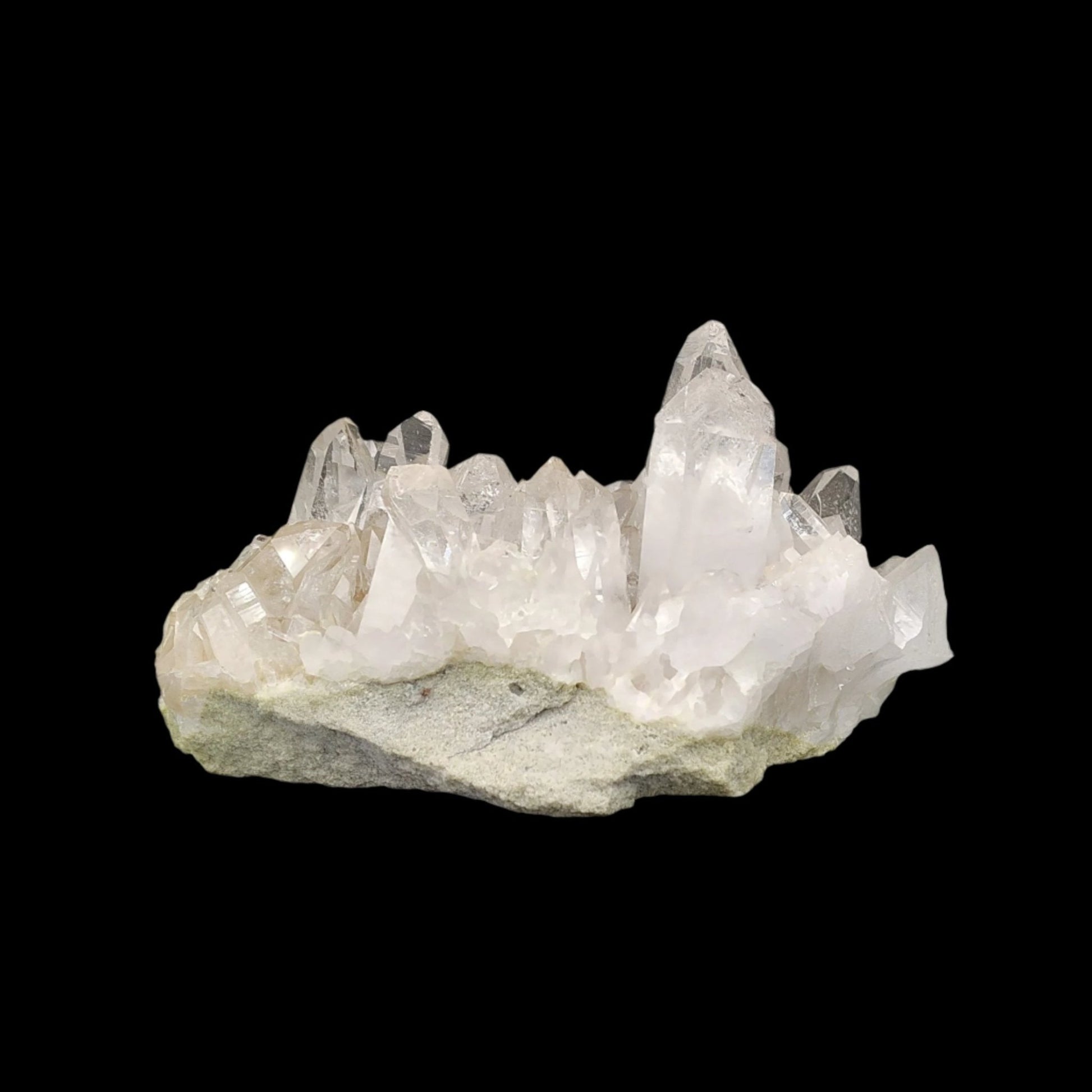 This is the back side of this Quartz crystal cluster