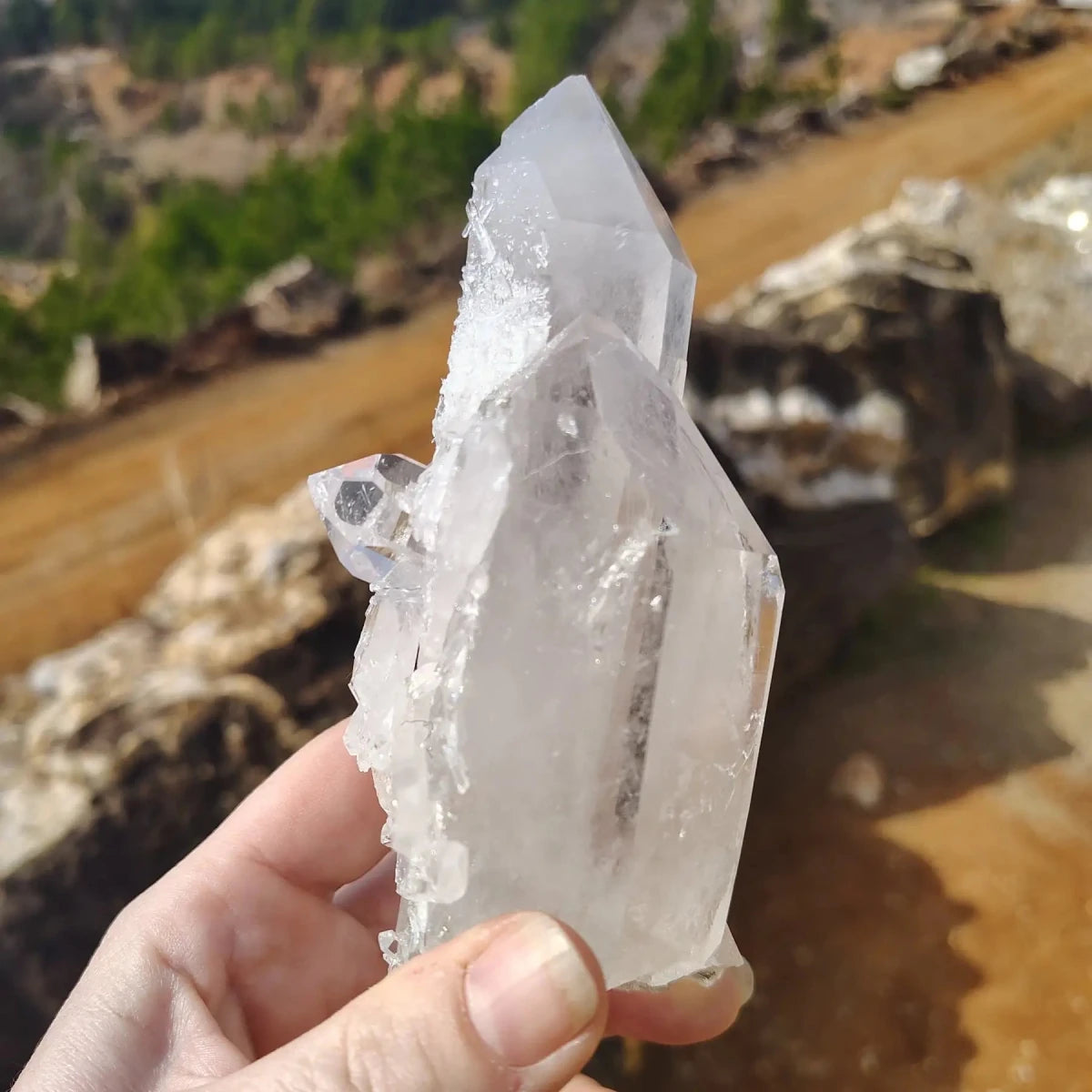 From the left angle you can see the height difference in the twin Quartz points.