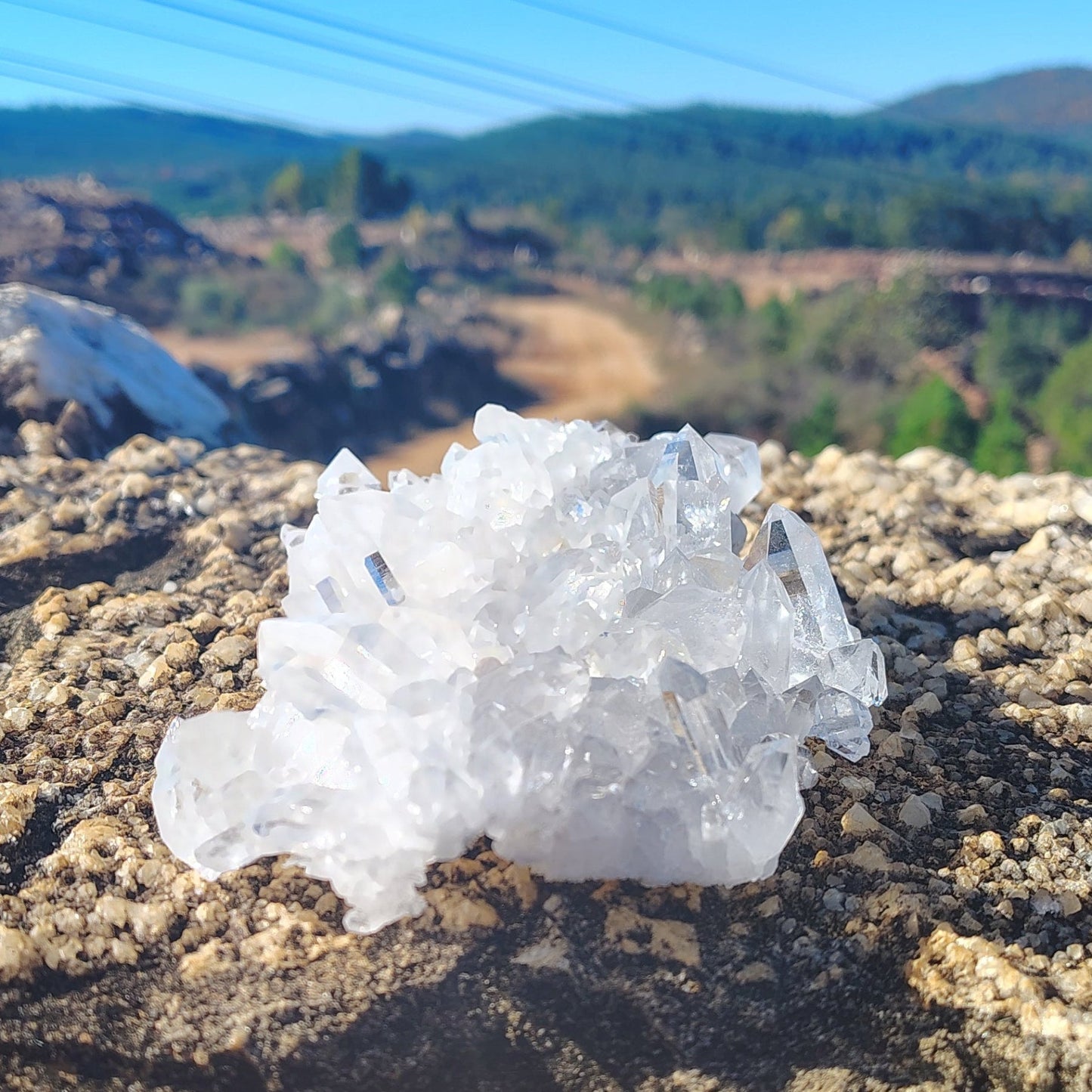 This is the left end of this quartz crystal cluster.
