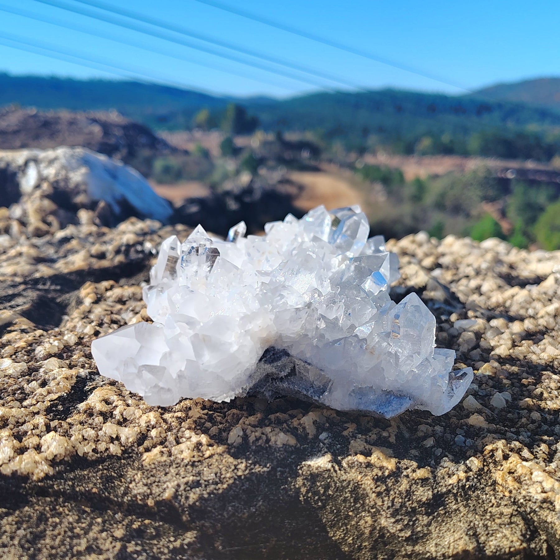 This is the right end of this quartz crystal cluster.