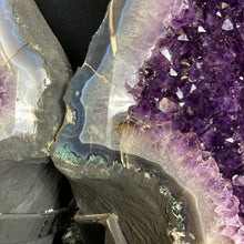 Load image into Gallery viewer, Close Up Of Agate In The Center Of The Butterfly Wings
