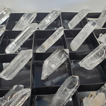 Load image into Gallery viewer, Tray of 24 Crystal Points Water Clear

