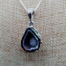 Load image into Gallery viewer, Natural Agate Geode Druzy Necklace
