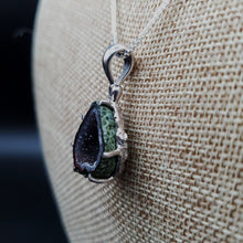 Load image into Gallery viewer, Natural Agate Geode Druzy Necklace
