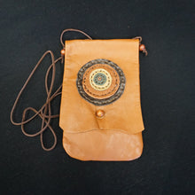 Load image into Gallery viewer, Handmade Leather Purse
