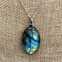 Load image into Gallery viewer, Close Up Of Labradorite Pendant
